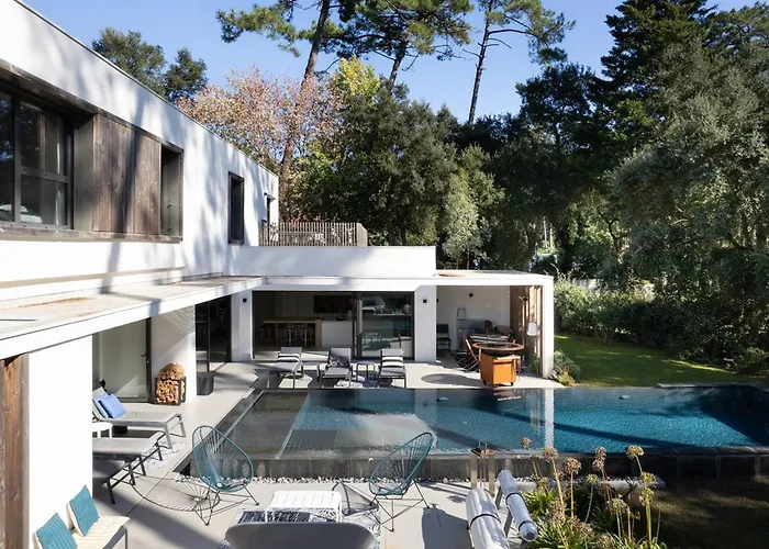 Villa D'exception Avec Piscine Chauffee, Proche Plages Et Commodites - Fr-1-791-22 *