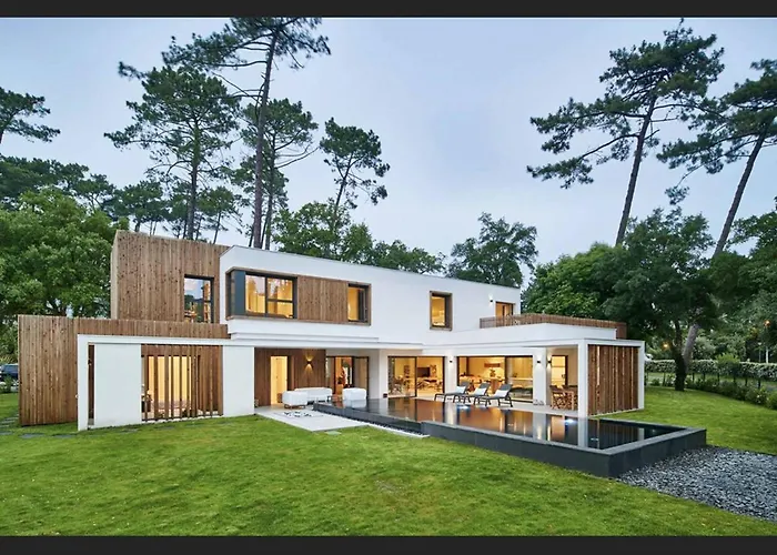 Villa D'exception Avec Piscine Chauffee, Proche Plages Et Commodites - Fr-1-791-22