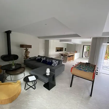 Villa D'exception Avec Piscine Chauffee, Proche Plages Et Commodites - Fr-1-791-22