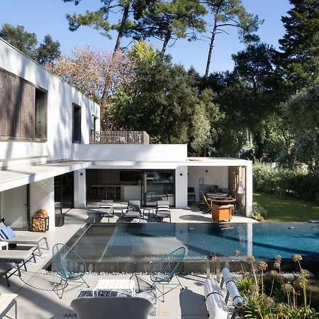 Villa D'exception Avec Piscine Chauffee, Proche Plages Et Commodites - Fr-1-791-22 *