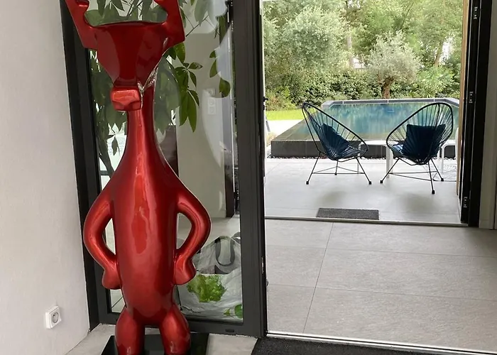 فيلة D'exception Avec Piscine Chauffee, Proche Plages Et Commodites - Fr-1-791-22 *