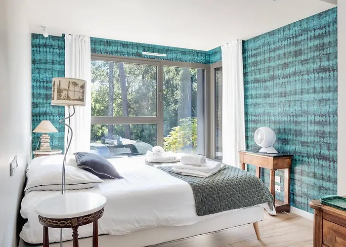 D'exception Avec Piscine Chauffee, Proche Plages Et Commodites - Fr-1-791-22 *